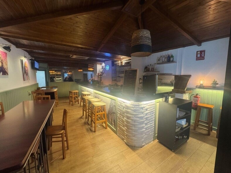 Immeuble residentiel dans Granada, Granada à vendre - Photo intérieure – Image 2 sur 5
