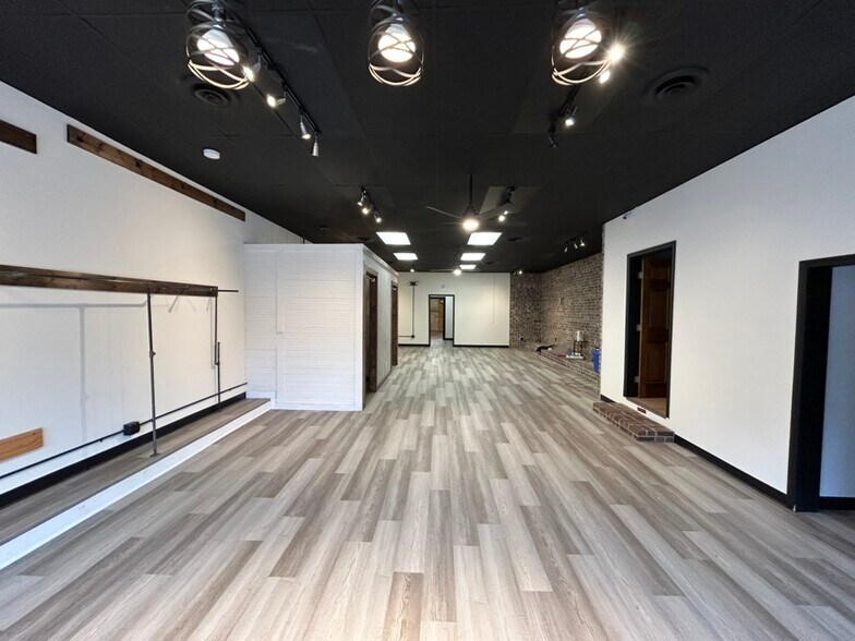 101 W Broadway St, Lenoir City, TN à louer - Hall d’entrée – Image 2 sur 7