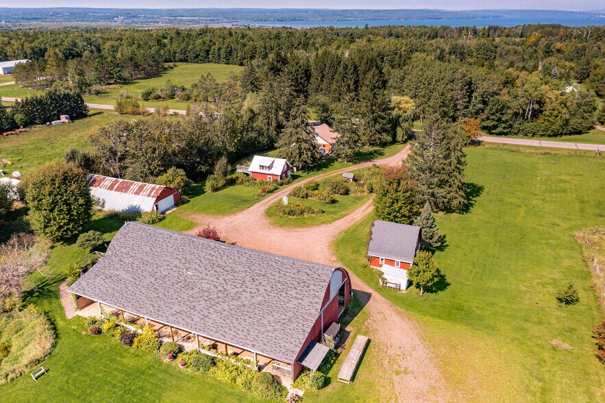 60445 E Summit Rd W, Ashland, WI à vendre - Photo principale – Image 2 sur 65