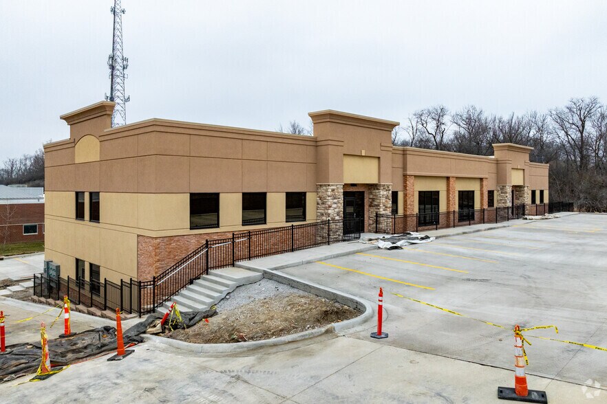 850 Haines Rd, Liberty, MO à louer - Photo principale – Image 2 sur 6