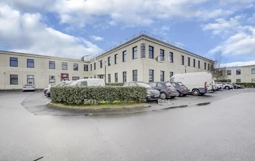 Local d’activités dans Créteil à louer - Photo de l’immeuble – Image 2 sur 7