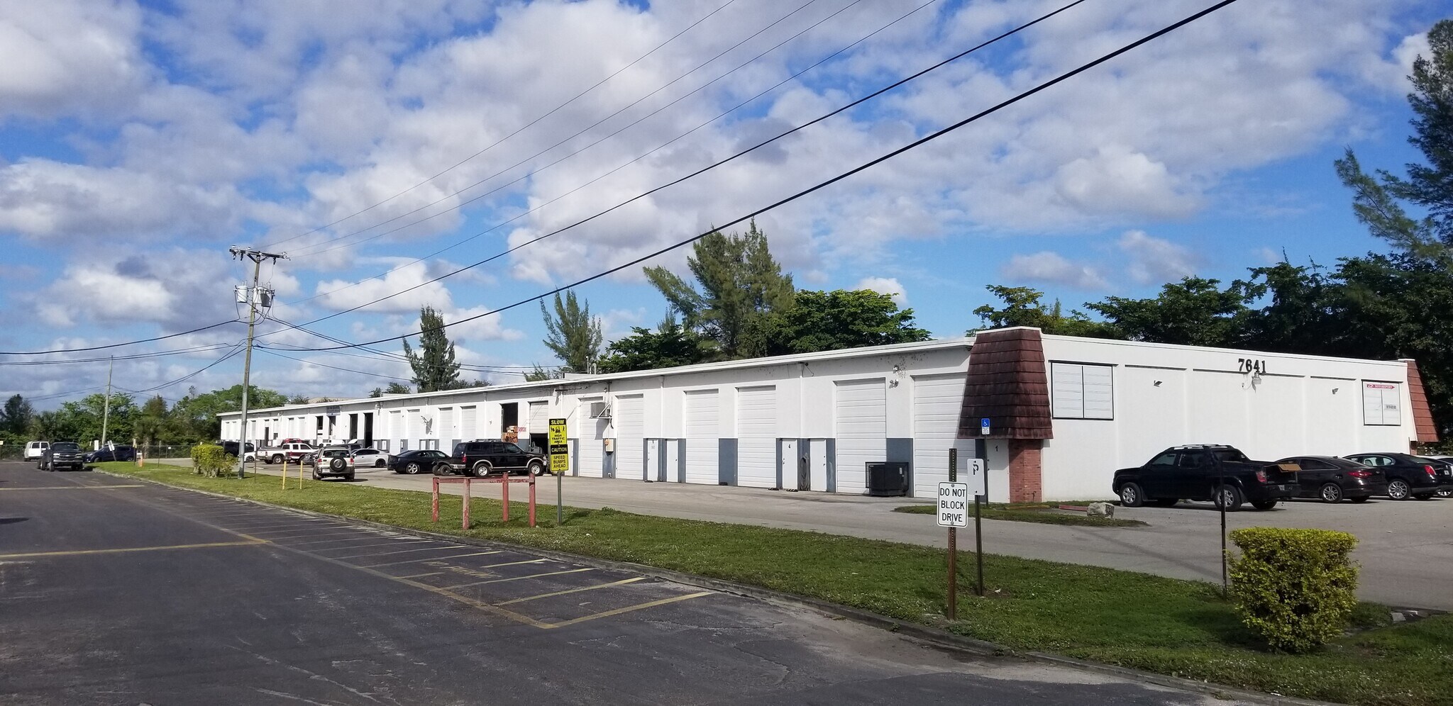 7641 Hooper Rd, West Palm Beach, FL à louer Photo de l’immeuble– Image 1 sur 13