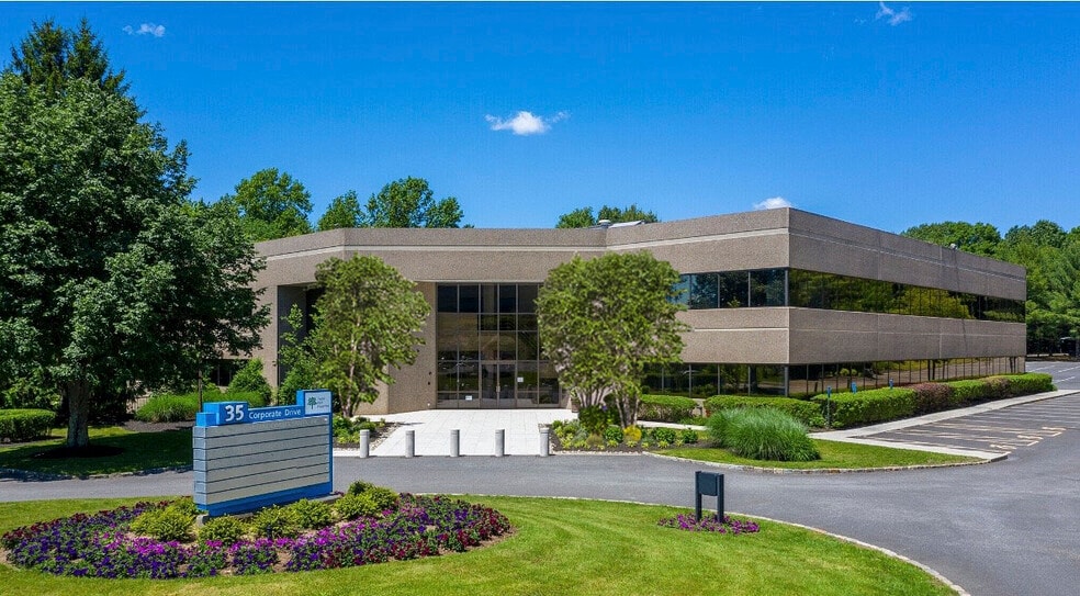 35 Corporate Dr, Trumbull, CT à louer - Photo principale – Image 1 sur 14