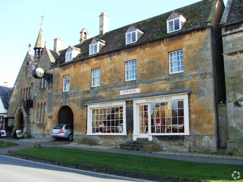 High St, Broadway à vendre - Photo principale – Image 1 sur 8