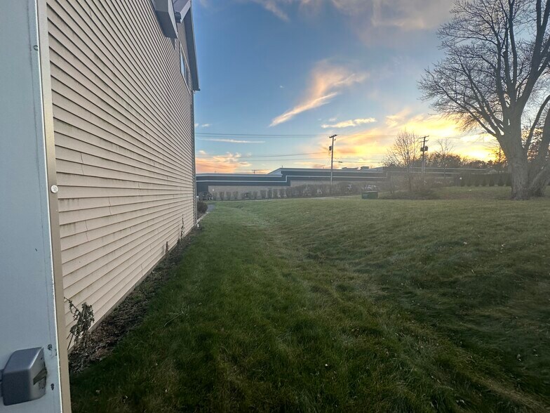 4601 Everhard Rd NW, Canton, OH à louer - Photo de l’immeuble – Image 2 sur 22