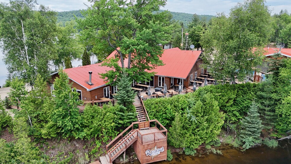 55 Ch De L'oasis, Ferme-neuve, QC à vendre - Photo principale – Image 2 sur 23