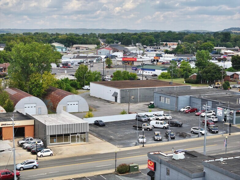 240 W Main St, Gallatin, TN à louer - Photo de l’immeuble – Image 3 sur 6