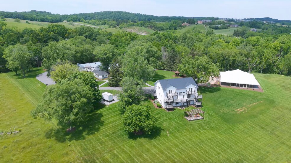 1329 Commerce Rd, Staunton, VA à vendre - Photo de l’immeuble – Image 2 sur 70