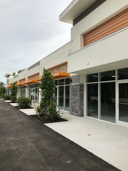 1243-1306 Santa Barbara Blvd, Cape Coral, FL à louer - Photo de l’immeuble – Image 1 sur 7