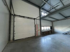 Local d'activités dans Salleboeuf à vendre Photo intérieure– Image 1 sur 6