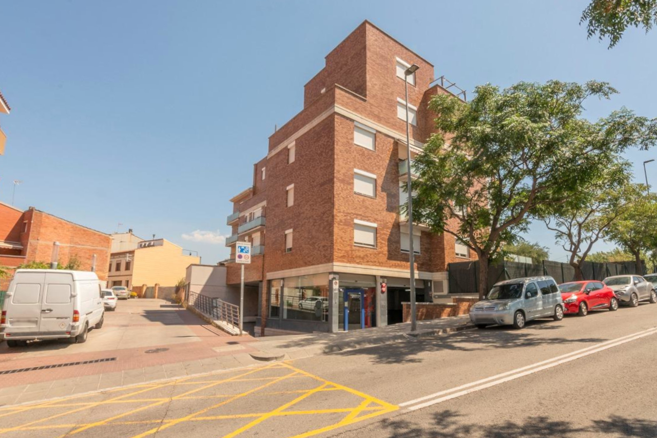 Immeuble residentiel dans Manresa, Barcelona à vendre Photo principale– Image 1 sur 2
