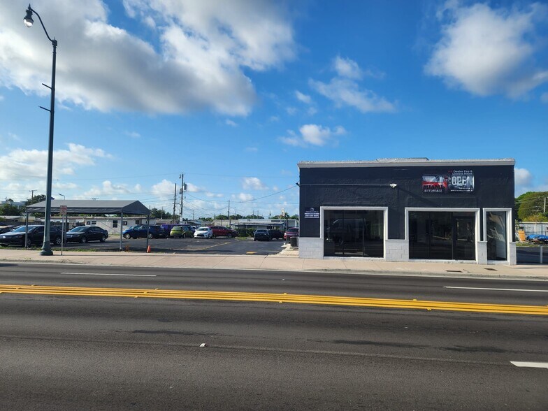 3178 SW 8th St, Miami, FL à louer - Photo de l’immeuble – Image 2 sur 11