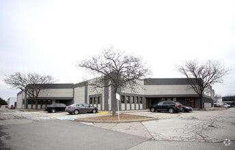 1935 Drew Rd, Mississauga, ON à louer Photo de l’immeuble– Image 2 sur 4