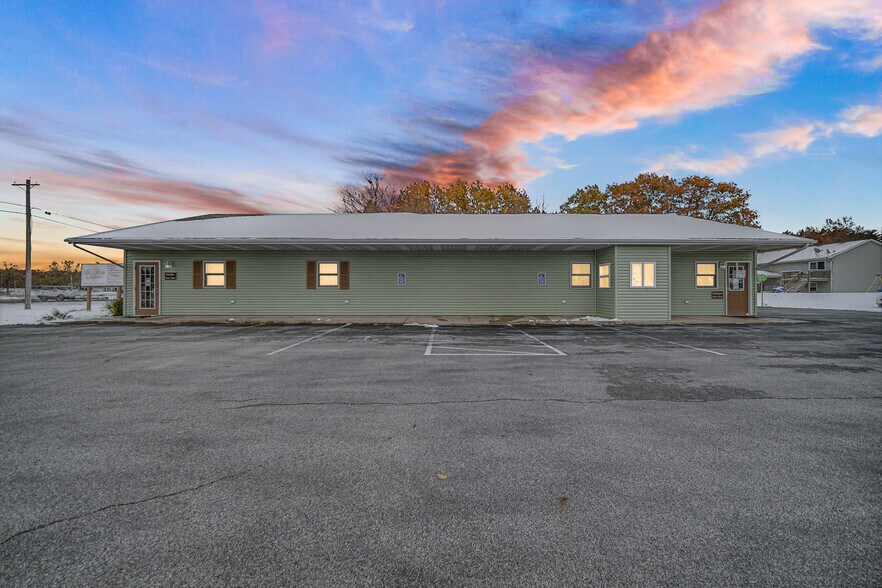 165 E Robbins St, Wheatfield, IN à vendre - Photo de l’immeuble – Image 3 sur 34