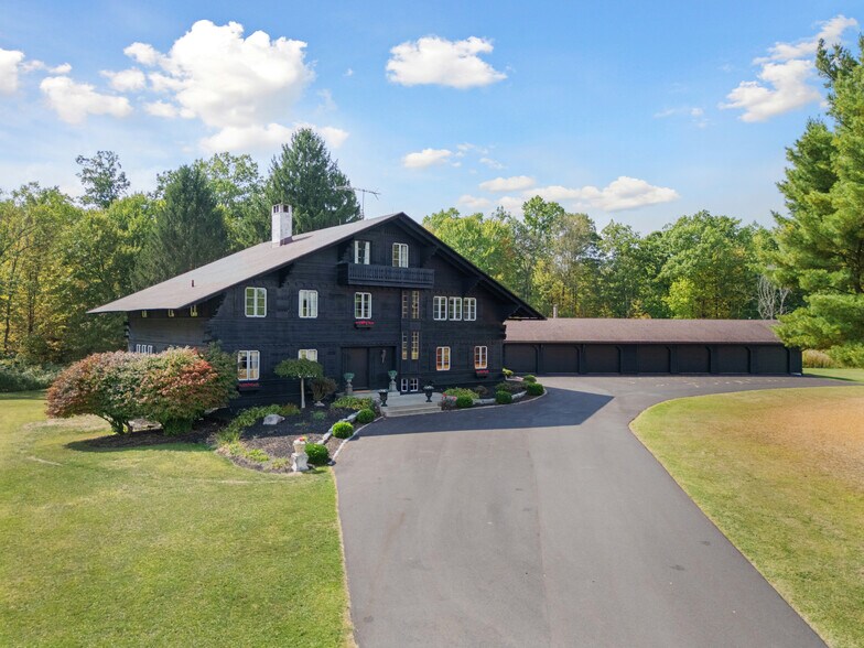 550 Warner rd, Vienna, OH à vendre - Photo principale – Image 1 sur 82
