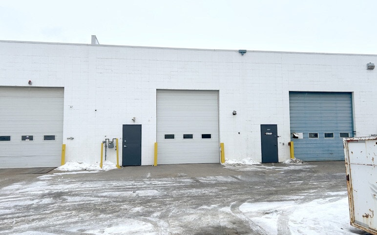 9343-9357 45 Av NW, Edmonton, AB à louer Photo de l’immeuble– Image 1 sur 4