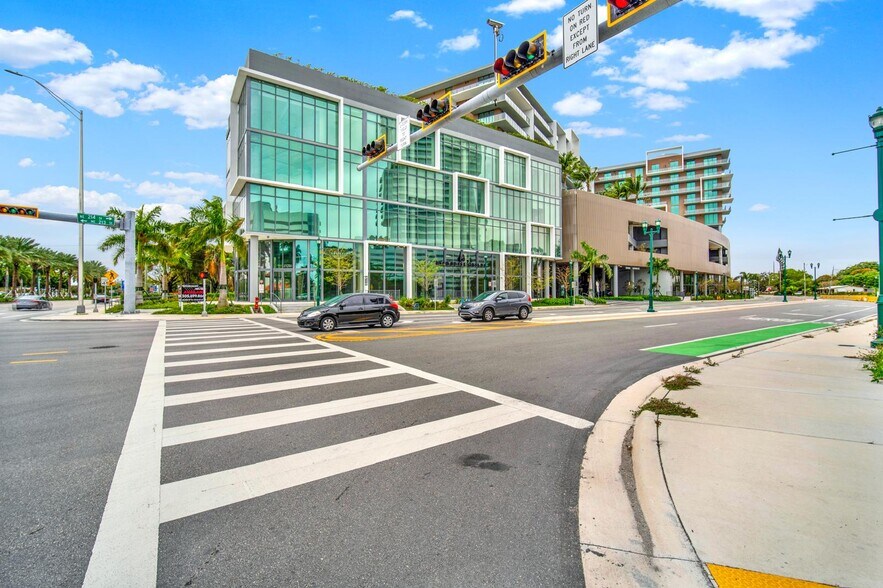 21290 Biscayne Blvd, Aventura, FL à louer - Photo de l’immeuble – Image 2 sur 9