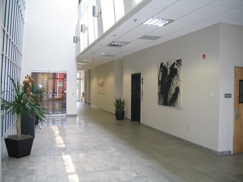 180 Sylvan Ave, Englewood Cliffs, NJ à louer - Photo intérieure – Image 2 sur 7