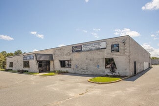 Plus de détails pour 990 Station Rd, Bellport, NY - Industriel/Logistique à louer