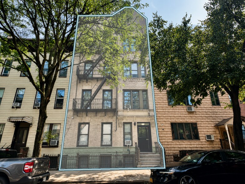 168 India St, Brooklyn, NY à vendre - Photo de l’immeuble – Image 1 sur 3