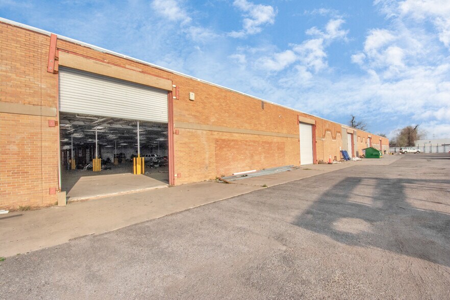 9001 Jensen Dr, Houston, TX à vendre - Photo de l’immeuble – Image 3 sur 12