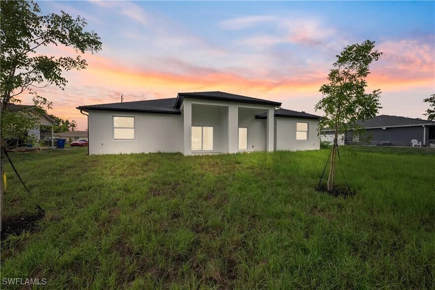 2429-2431 Lola Ave, Lehigh Acres, FL à vendre - Photo de l’immeuble – Image 3 sur 37