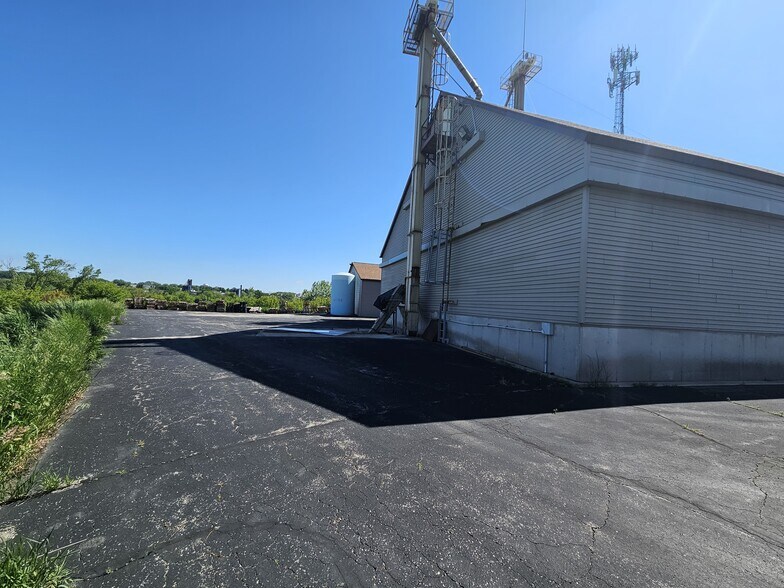 1112 W Sumner St, Hartford, WI à vendre - Photo de l’immeuble – Image 2 sur 8