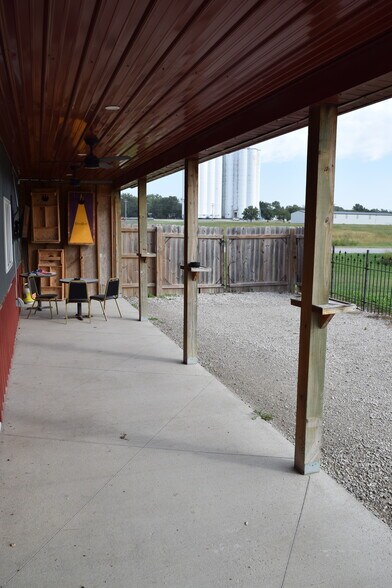 26192 NE Neosho Rd, Garnett, KS à louer - Photo de l’immeuble – Image 3 sur 16