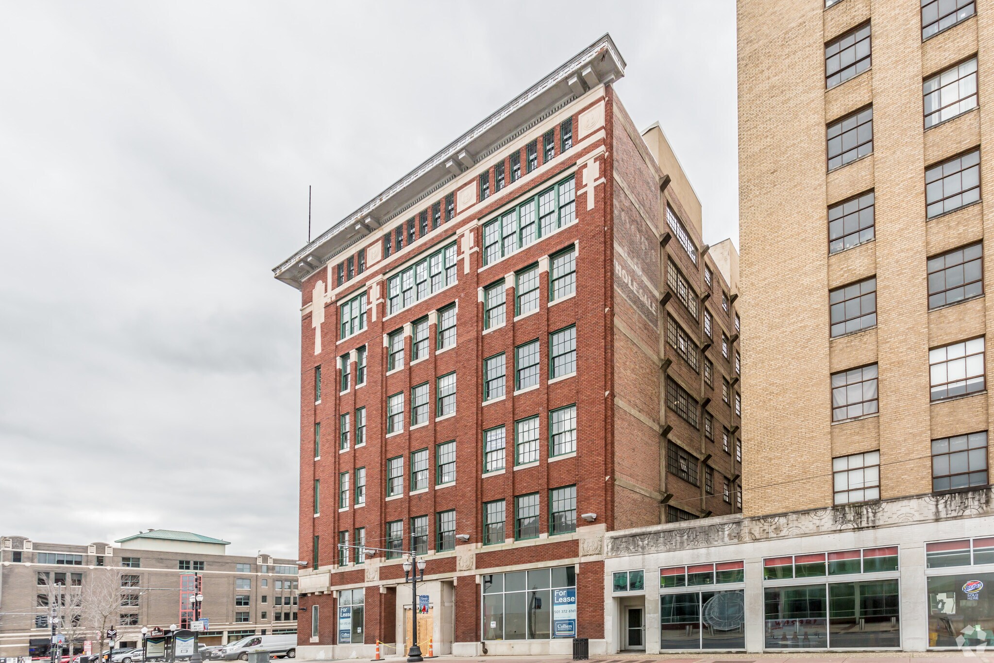 107-123 E Markham St, Little Rock, AR à louer Photo principale– Image 1 sur 15