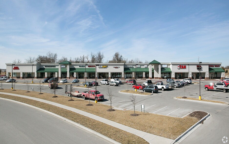 3500-3568 SW Market St, Lee's Summit, MO à louer - Photo de l’immeuble – Image 1 sur 6