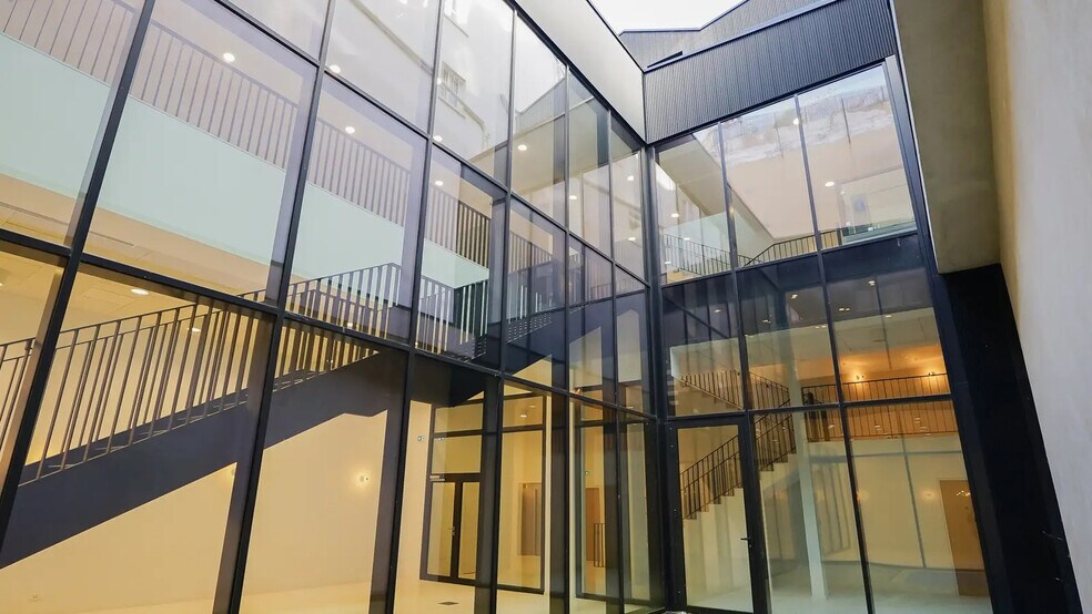 Bureau dans Paris à vendre - Photo de l’immeuble – Image 2 sur 13