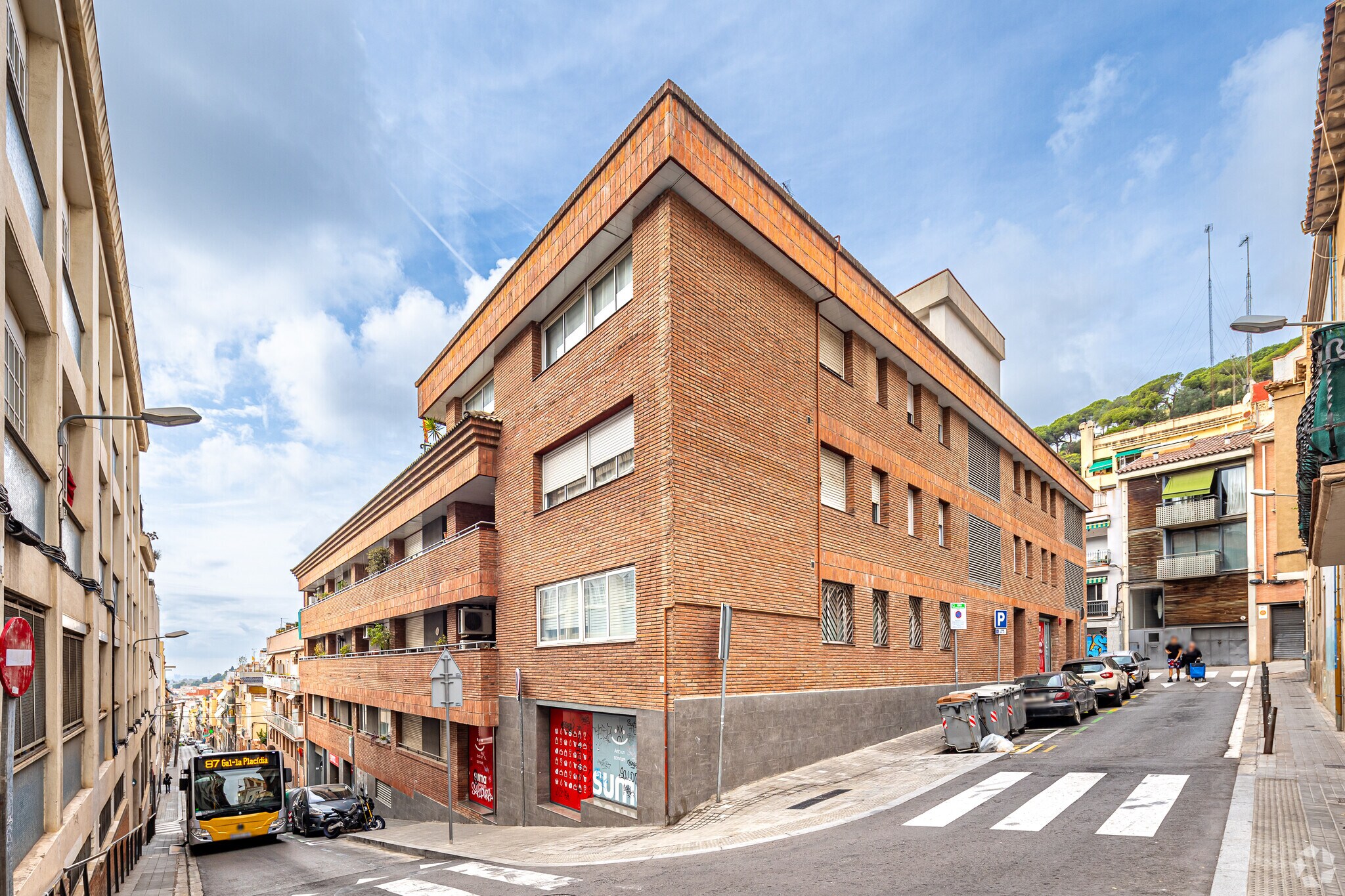 Carrer De Móra D'ebre, 65-67, Barcelone, Barcelona à louer Photo principale– Image 1 sur 9
