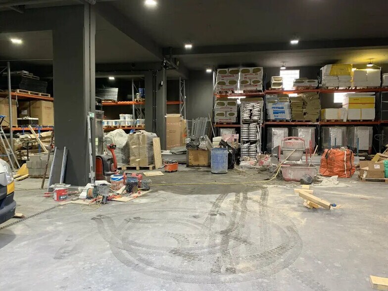 Local d’activités dans Villeurbanne à louer - Photo de l’immeuble – Image 2 sur 9