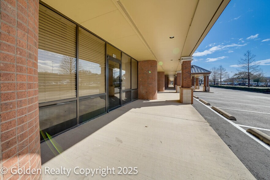 222 Municipal Dr, Richardson, TX à louer - Photo de l’immeuble – Image 3 sur 12