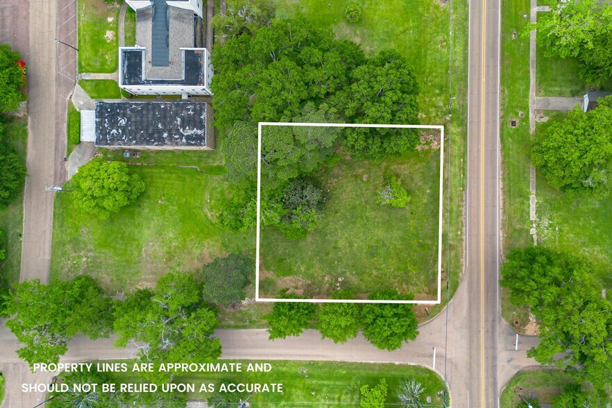 200 S Fir Ave, Collins, MS à vendre - Aérien – Image 3 sur 14