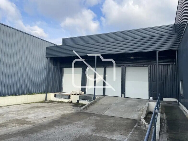 Industriel/Logistique dans Combs-la-Ville à louer - Photo de l’immeuble – Image 1 sur 13