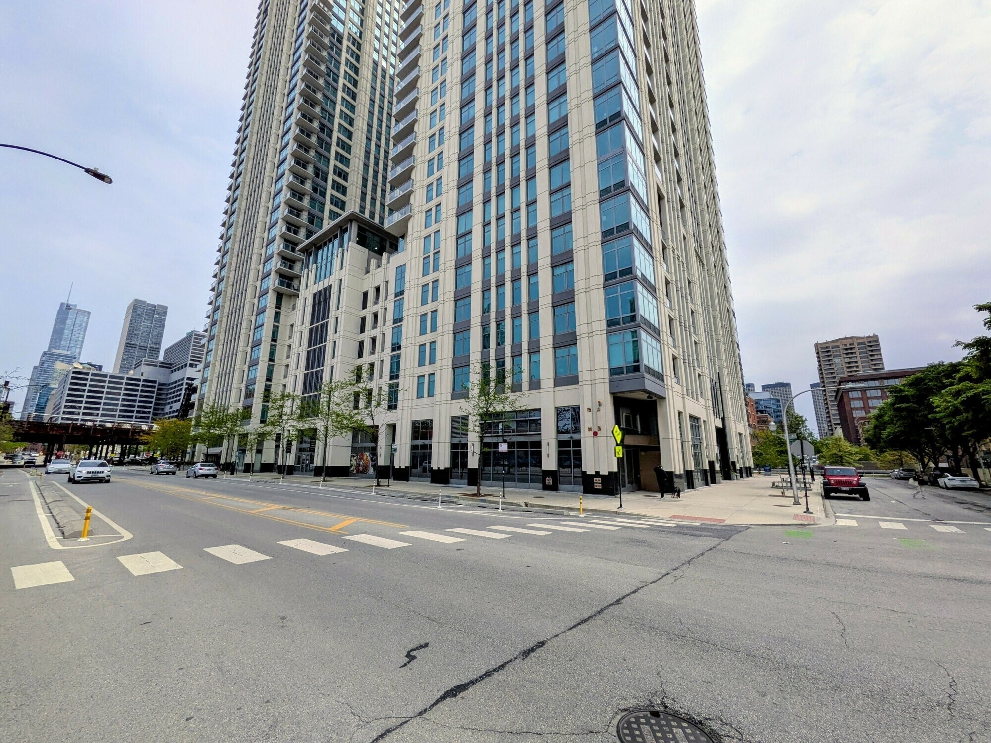 555 W Kinzie St, Chicago, IL à louer Photo de l’immeuble– Image 1 sur 12