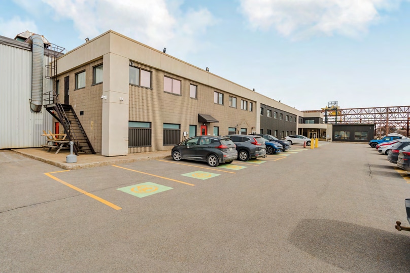 807 Rue Marshall, Laval, QC à louer Photo de l’immeuble– Image 1 sur 5
