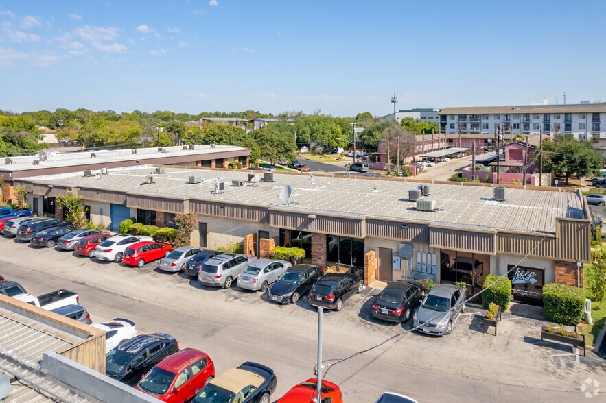 1700 S Lamar Blvd, Austin, TX à louer - Photo de l’immeuble – Image 3 sur 14