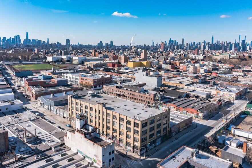 195 Morgan Ave, Brooklyn, NY à louer - Photo de l’immeuble – Image 3 sur 25