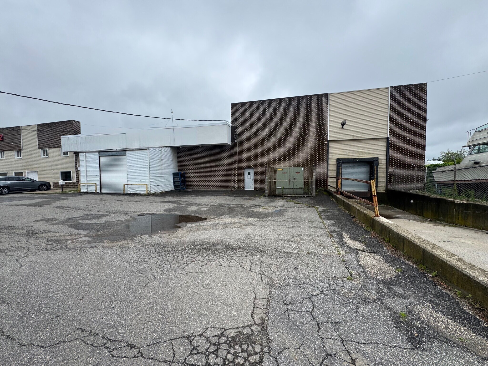 12 Wisconsin Ct, Bay Shore, NY à louer Photo de l’immeuble– Image 1 sur 7
