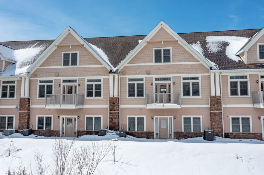 1509 Southcross Dr W, Burnsville, MN à vendre - Photo de l’immeuble – Image 2 sur 9