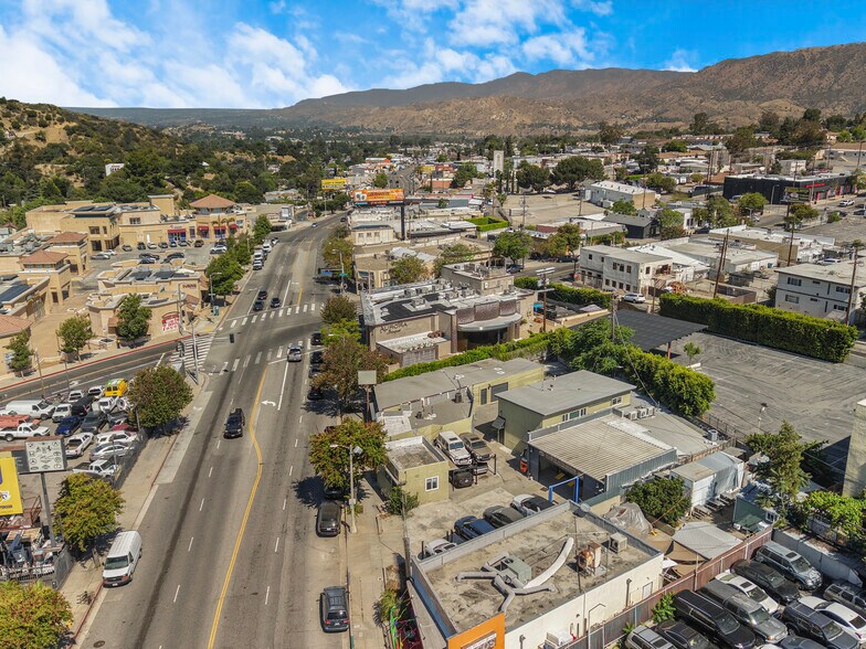 7151-7157 Foothill Blvd, Tujunga, CA à vendre - Photo de l’immeuble – Image 2 sur 52