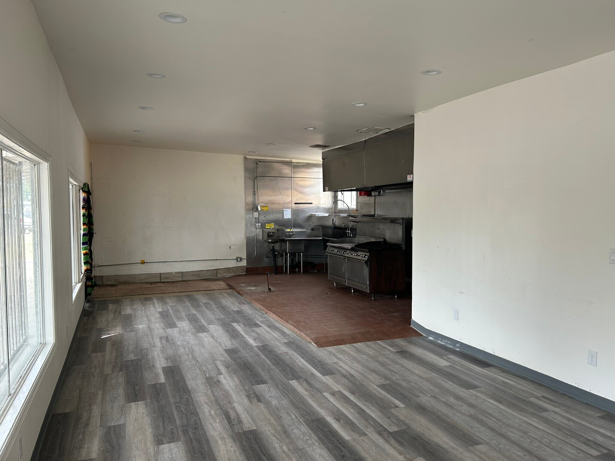 8122 Avalon Blvd, Los Angeles, CA à louer Photo principale– Image 1 sur 18