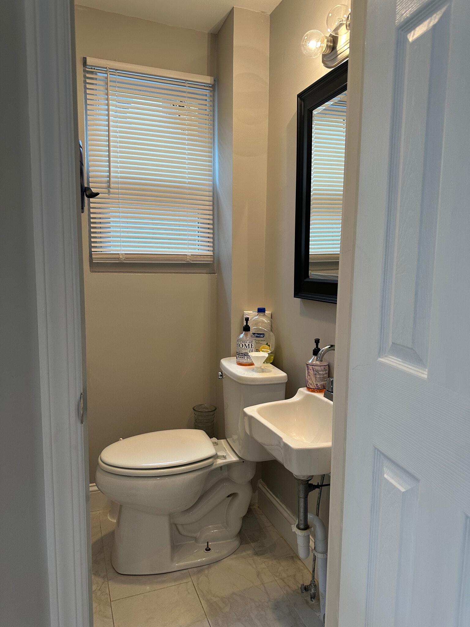 764 Middle Country Rd, Selden, NY à louer Photo de l’immeuble– Image 1 sur 13