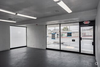 2329-2335 W Sequoia Ave, Anaheim, CA à louer Photo intérieure– Image 1 sur 3