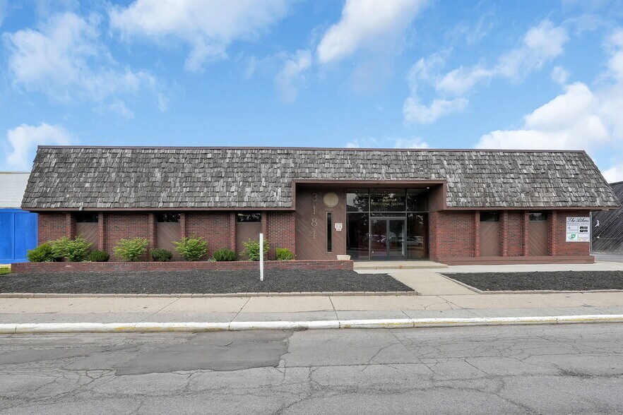3184 W Broad St, Columbus, OH à louer - Photo de l’immeuble – Image 1 sur 15