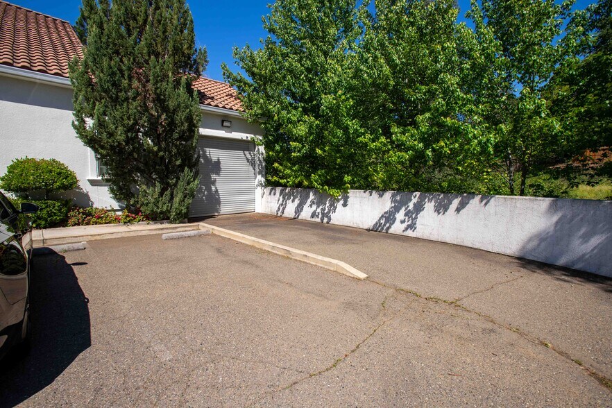 3652 Eureka Way, Redding, CA à louer - Photo de l’immeuble – Image 2 sur 44