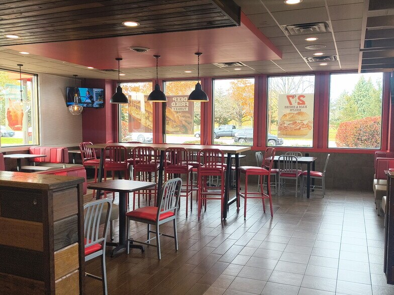 2000 Sycamore Rd, Dekalb, IL à louer - Photo intérieure – Image 2 sur 4