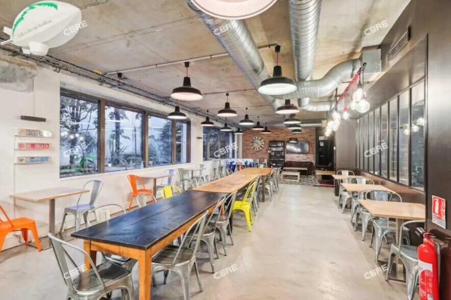 Bureau dans Levallois-Perret à vendre - Photo de l’immeuble – Image 3 sur 13